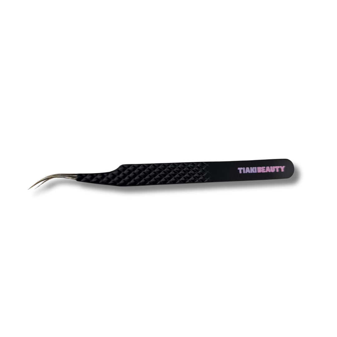 Tiaki Beauty Curved Fibre Tip Tweezer