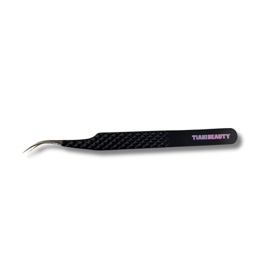 Tiaki Beauty Curved Fibre Tip Tweezer